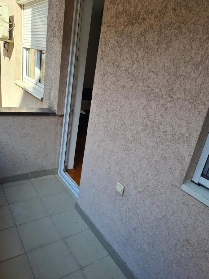 Lux Apartment Rose 2 60M2 Kragujevac Exterior photo