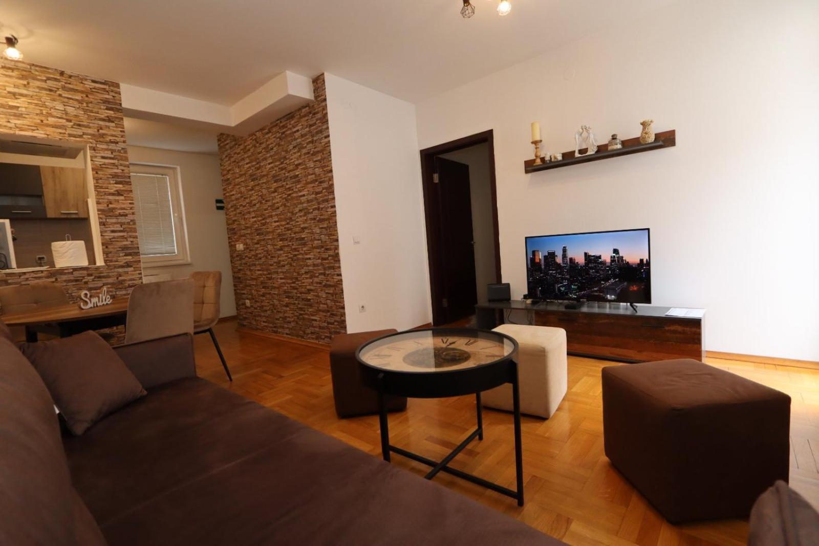 Lux Apartment Rose 2 60M2 Kragujevac Exterior photo