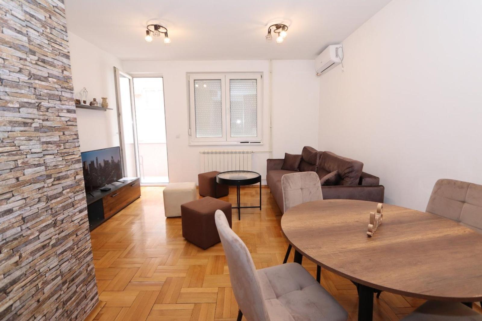 Lux Apartment Rose 2 60M2 Kragujevac Room photo